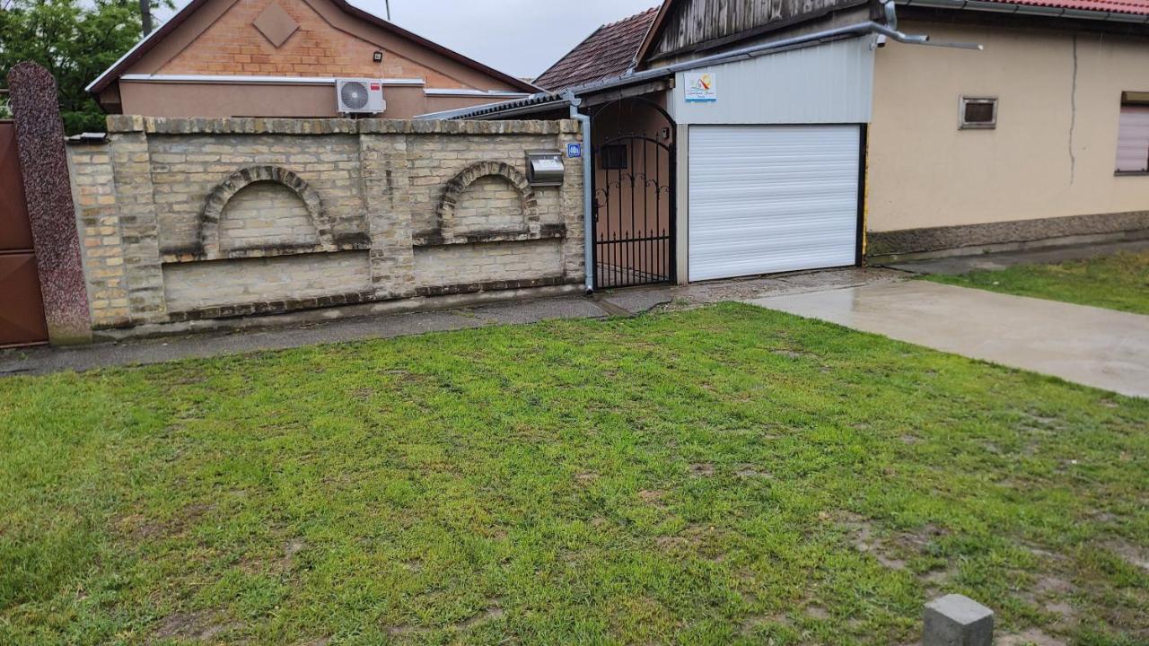 Apartman Bruno Senta Buitenkant foto