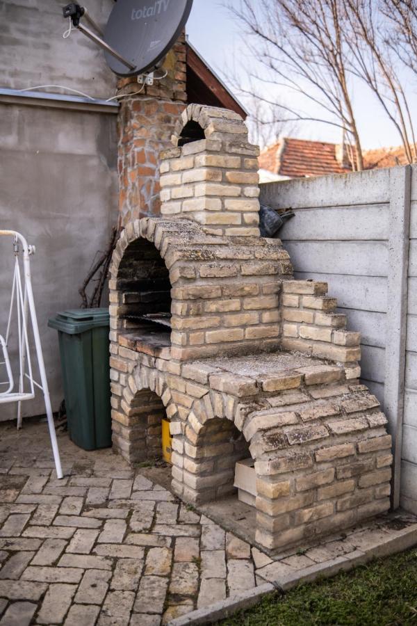 Apartman Bruno Senta Buitenkant foto